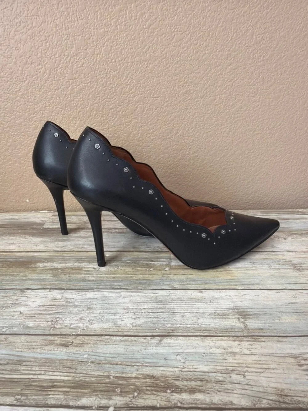 Coach Waverly Black Leather Scalloped Studded Pumps Pointed Toe Heels Size 9 - Picture 3 of 13